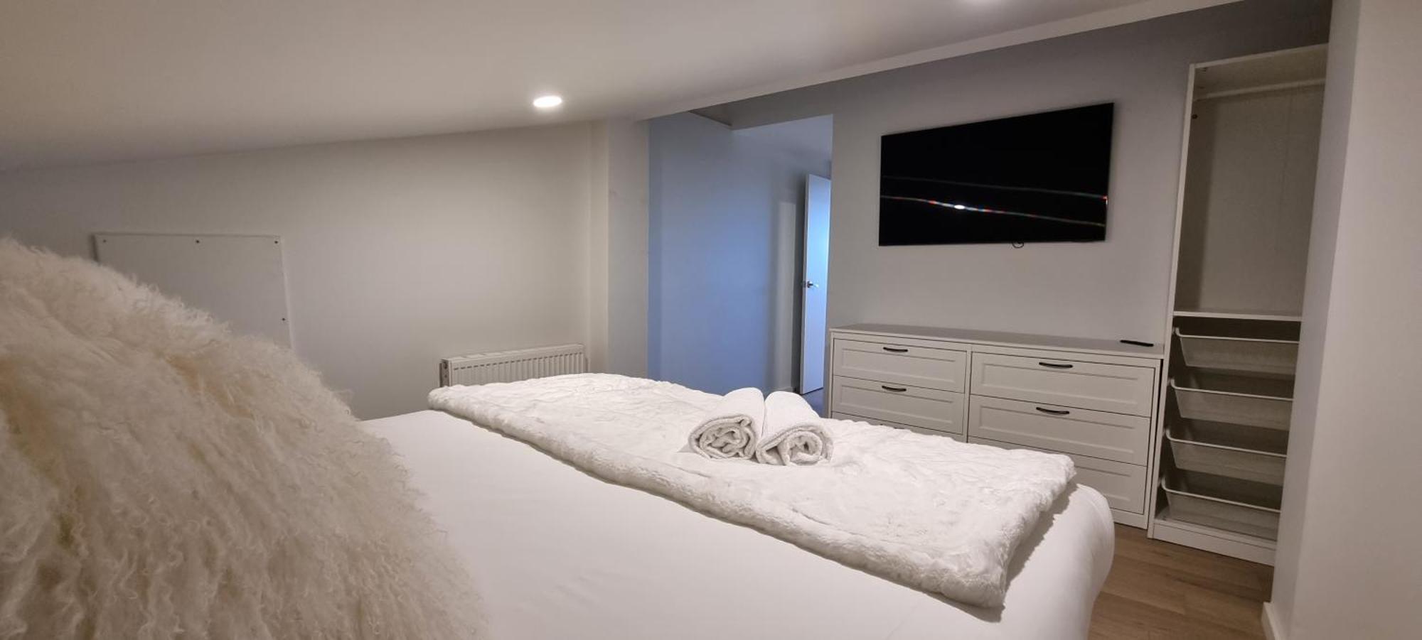 Cedarwood Apartments ฟอลส์ครีก ภายนอก รูปภาพ